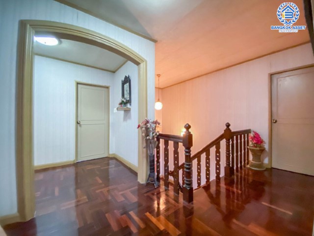 *****บ้านเดี่ยวมือสอง ! ม.ปรีชา พหลโยธิน87 เนื้อที่กว้างถึง 80.6 ตร.ว บ้านสวย สภาพดี พร้อมอยู่ เน้นความเป็นส่วนตัว รองรับทุกครอบครัวด้วยฟังก์ชั่น 3 ห้องนอน 3 ห้องน้ำ 2 ที่จอดรถ พิเศษสุดๆ โอนในปี 2564 นี้ รับทันทีทองคำแท่ง 10 บาท !! การเดินทางสะดวกสบายเข้าออกได้หลายเส้นทาง ใกล้รถไฟฟ้าสาย สีแดงเข้ม "สถานีหลักหก"